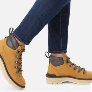 Sorel Women's HI- Line Hiker Boots Size 9  Lace Up Boots Rugged Sole NEW